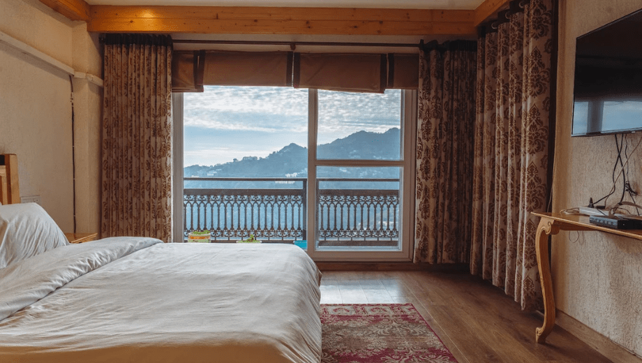 Chalet by the manor house homestay